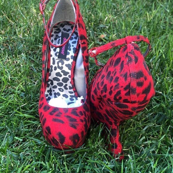 COPY - 2- RED Leopard Synthetic Suede Print . Gravity Heel Less. Extremely Comf… - Picture 3 of 8